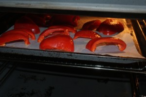 Paprikabitar i ugnen. Bites of pepper in the oven. Paprikanpaljona uunissa.
